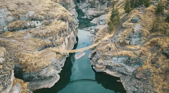 Puente Inca de Q’eswachaka sobre el río Apurímac en Cusco